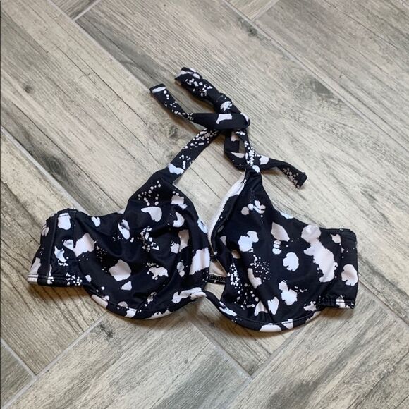ASOS Chic Black and White Patterned Bikini Top 34 DD - Picture 1 of 4
